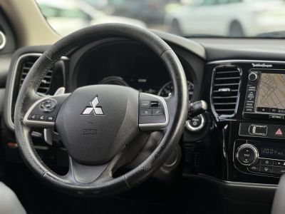 MITSUBISHI OUTLANDER 2.0 PHEV Instyle Navi 4WD CVT