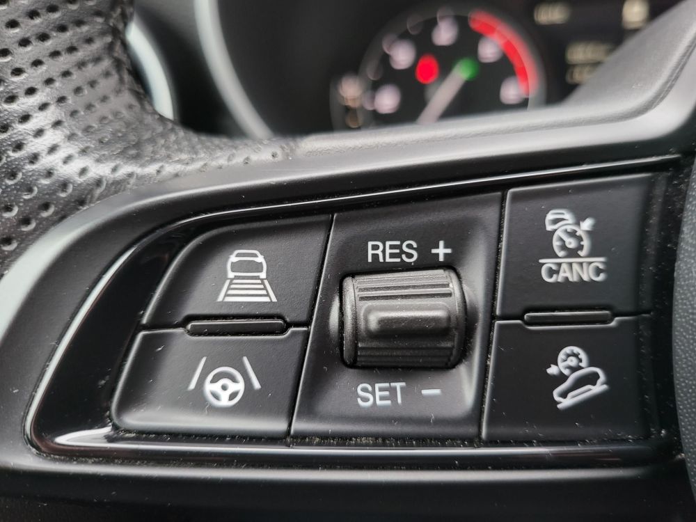 ALFA ROMEO STELVIO 2.2 D(Automata) Sprint LED Távtartó Sávtartó Navigáció Keyless Kamera Félbőr