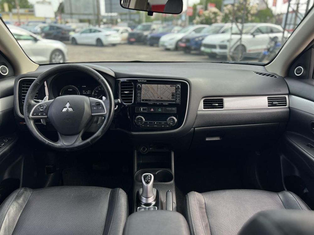 MITSUBISHI OUTLANDER 2.0 MIVEC Instyle Navi 4WD CVT