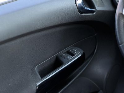 OPEL CORSA D 1.4 Selection Ülés- és Kormányfűtés. klíma