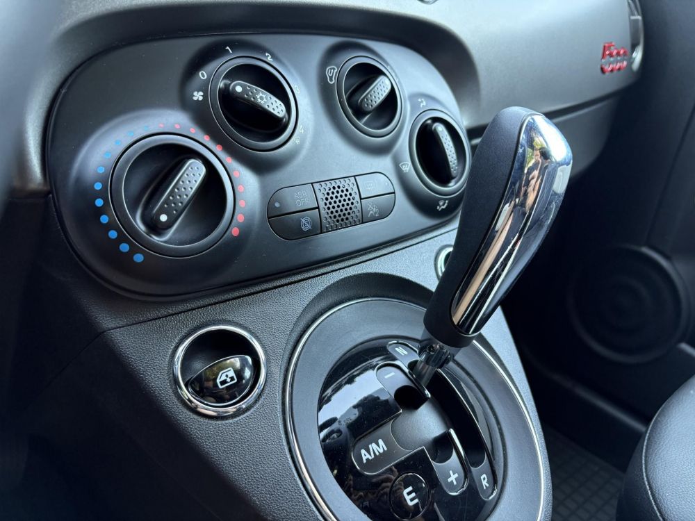 FIAT 500 1.2 8V Lounge Dualogic M.o.-i. Klíma Tempomat Bluetooth 42e km! Military green Edition!