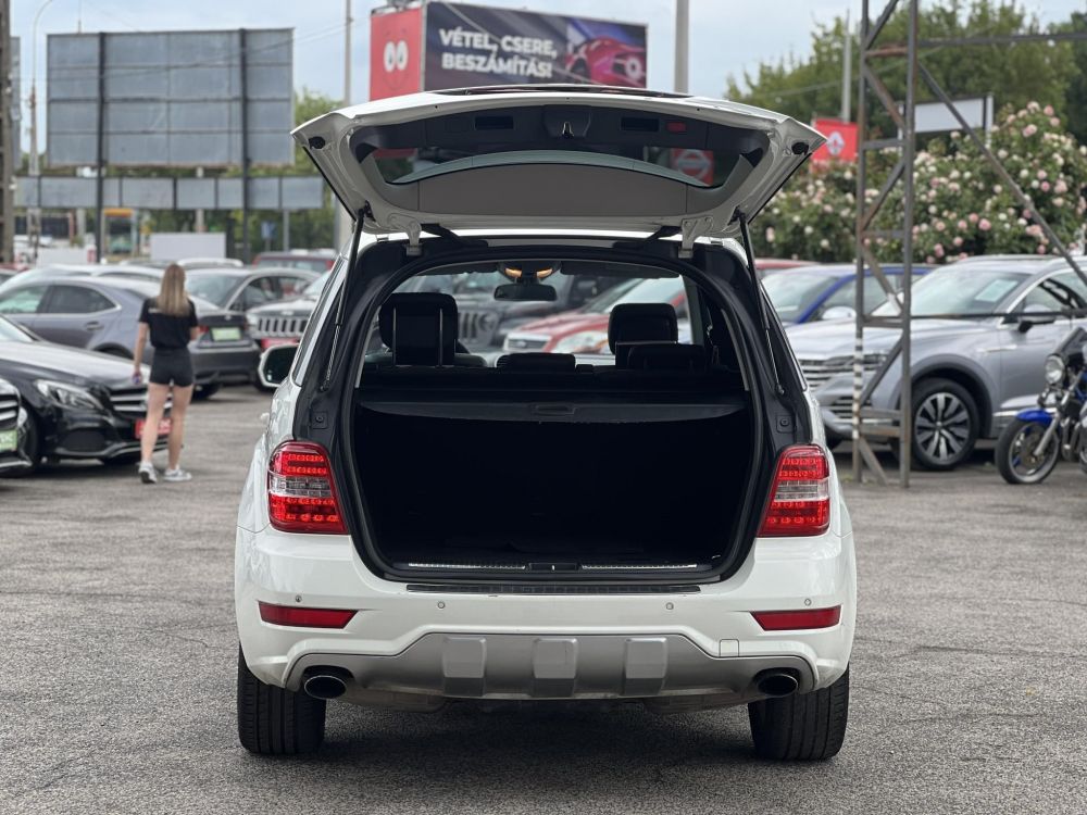 MERCEDES-BENZ ML 320 CDI (Automata) harman/kardon. légrugó. napfénytető. hátsó TV. alcantara belső!