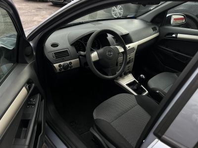 OPEL ASTRA H 1.6 Enjoy 161e km. Magyarországi. Klíma. Váltózár. 2 gyári kulcs!