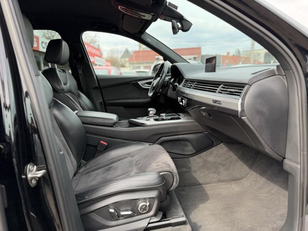 AUDI Q7 3.0 V6 TDI quattro Tiptronic ic [7 személy] S-line M.o.-i. BOSE. virtual cockpit. kamera. keyless. holttér