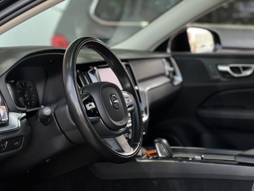 VOLVO V60 2.0 [B3] MHEV Momentum Pro Geartronic Magyarországi. végig márkaszervizelt. kerámia. friss nagyszerviz!