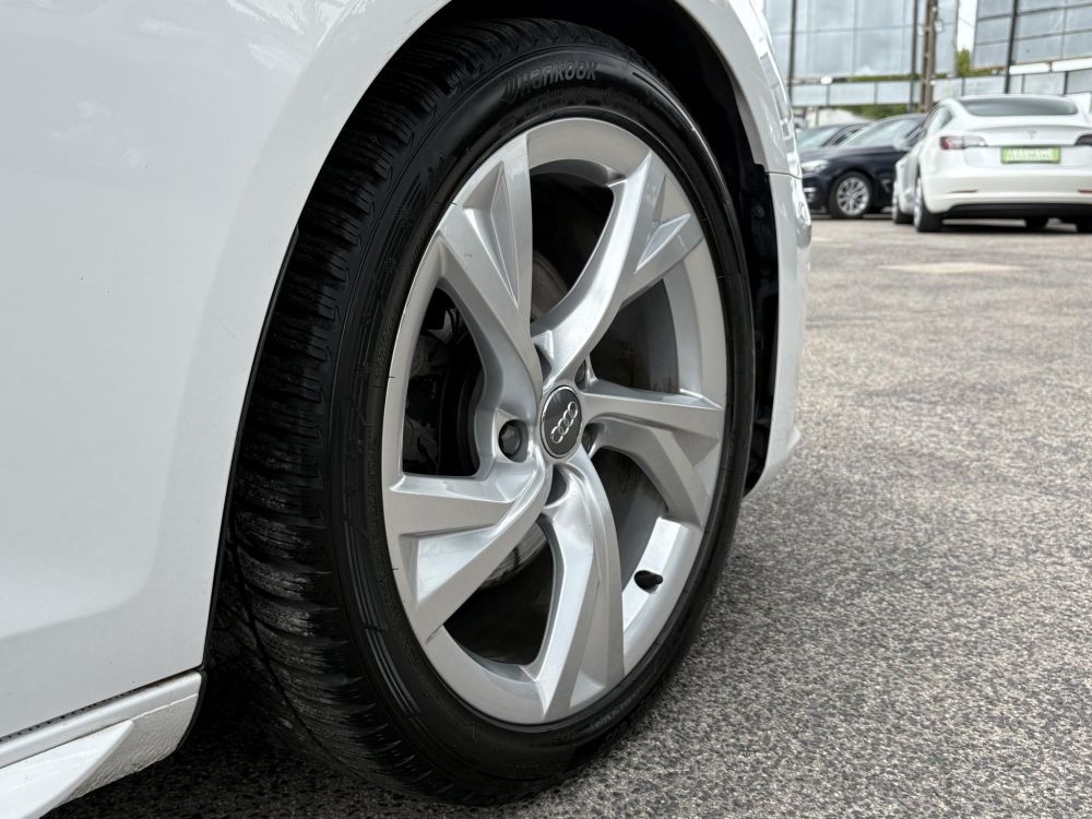 AUDI A4 Avant 40 TFSI S line S-tronic 97e km. Magyarországi Panorámatető Bluetooth Megkímélt!