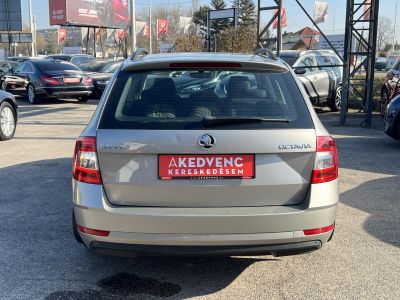 SKODA OCTAVIA Combi 1.6 CR TDI Style M.o.-i. 1.tul. Tempomat Ülésfűtés Tolatóradar Carplay Téli-nyári kerék!