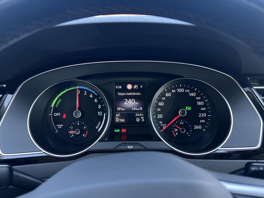 VOLKSWAGEN PASSAT VIII Variant 1.4 TSI GTE Plug-In-Hybrid DSG 97e km. LED Távtartó Carplay Ülésfűtés Kamera 2 töltőkábel!