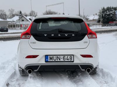 VOLVO V40 2.0 D [D3] R-Design Geartronic 143e km. Tempomat Navi Digitklíma Tolatóradar Bluetooth Téli-nyári kerék!