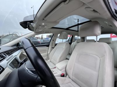 VOLKSWAGEN PASSAT Variant 2.0 TDI BMT Highline DSG Vaj belső. panorámatető. kamera. vezérlés kicserélve
