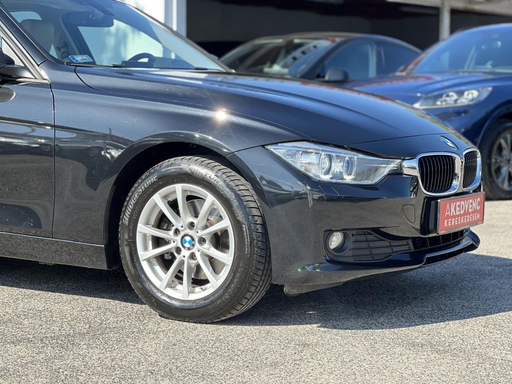 BMW 320d (Automata) M.o.-i. 1.tul. 113e km. márkaszervizelt előélet. téli-nyári kerék szett!