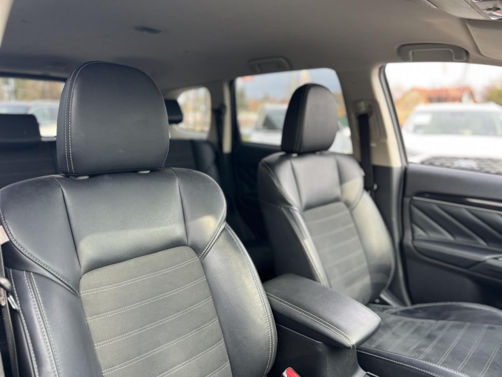 MITSUBISHI OUTLANDER 2.4 PHEV Instyle Premium 4WD CVT Magasan felszerelt. akár 40km elektromos hatótáv!