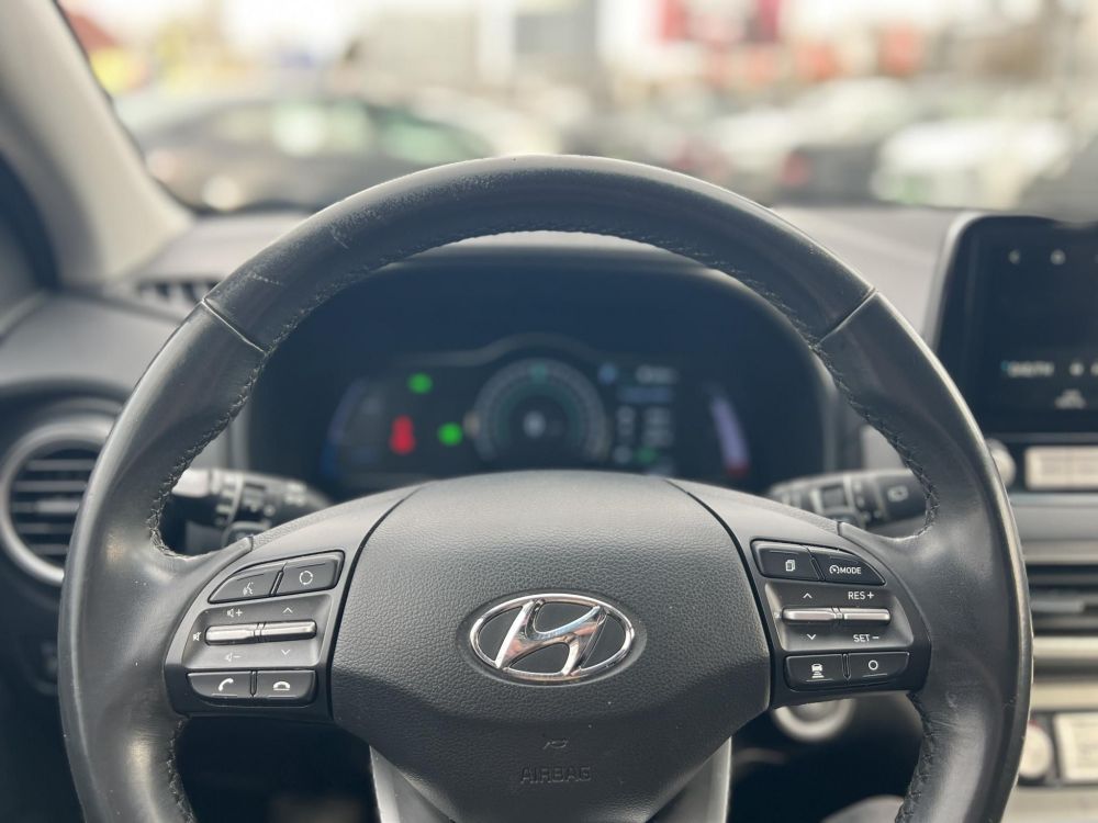 HYUNDAI KONA EV 64kWh Style HUD. parkolóasszisztens. sávtartó. CarPlay. 400km hatótáv!
