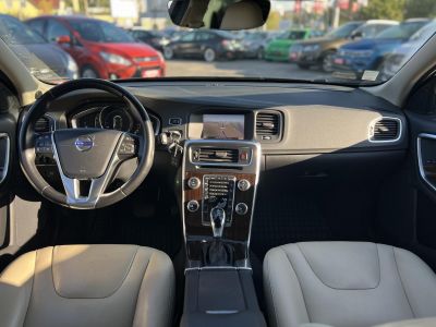 VOLVO V60 2.0 [T4] Kinetic Geartronic M.o.-i. magasan felszerelt. végig vezetett szervizkönyv!