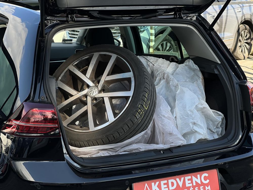 VOLKSWAGEN GOLF VII 2.0 TDI BMT Comfortline DSG 62e km. panorámatető. virtual cockpit. téli-nyári kerék szett!