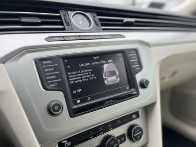 VOLKSWAGEN PASSAT Variant 2.0 TDI BMT Highline DSG Vaj belső. panorámatető. kamera. vezérlés kicserélve