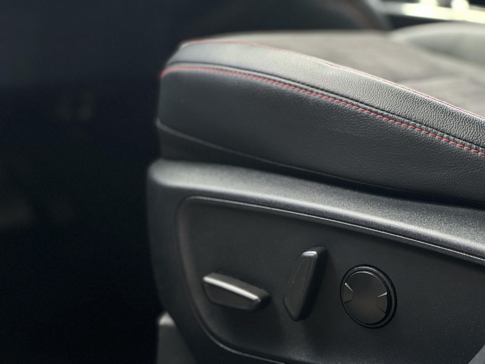 FORD KUGA 2.5 FHEV ST-Line X CVT 42e km. újszerű állapot
