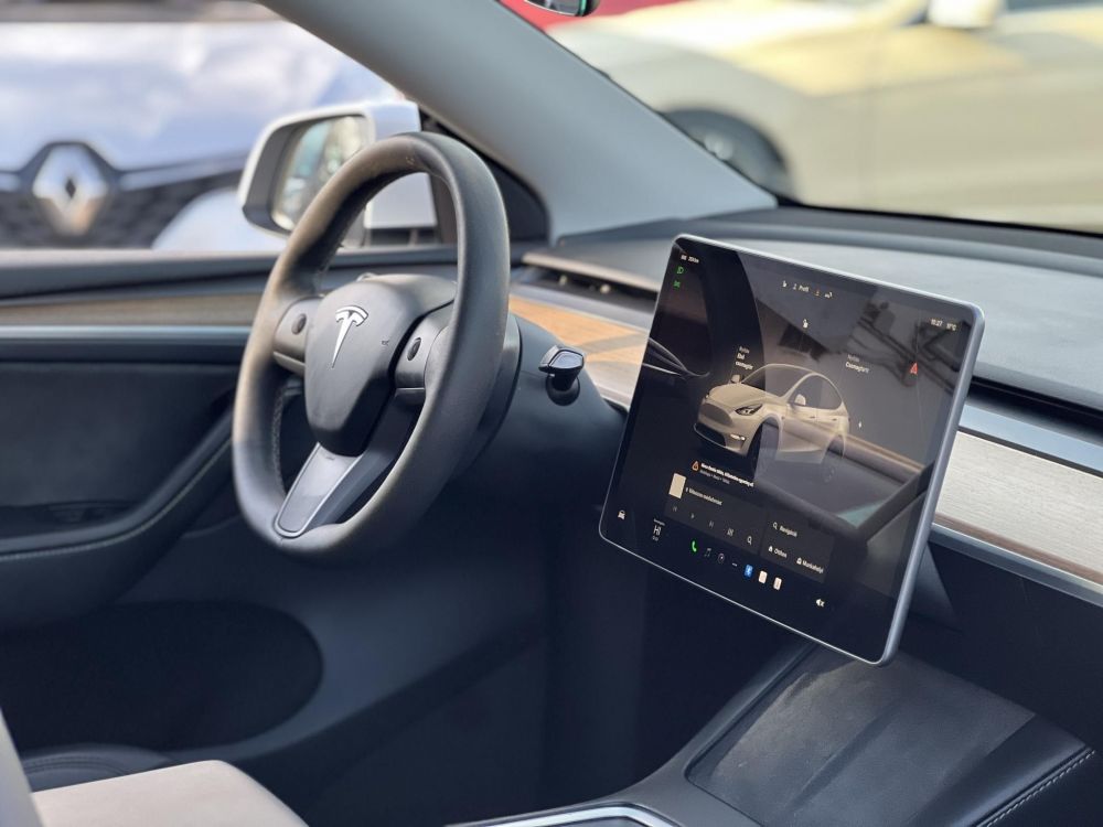 TESLA MODEL Y Performance AWD (Automata) 63e km. AMD Ryzen. mátrix LED. hőszivattyú. garanciális 2030-ig!
