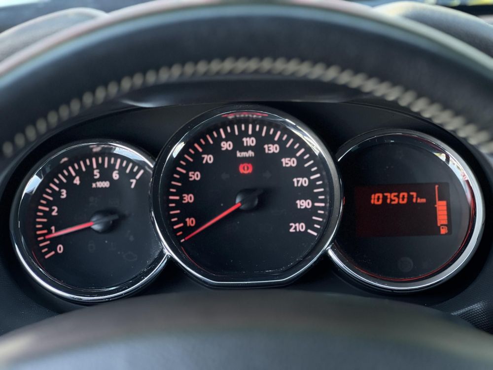 DACIA DUSTER 1.2 TCe Arctic 107e km. M.o.-i. klíma téli-nyári kerék!