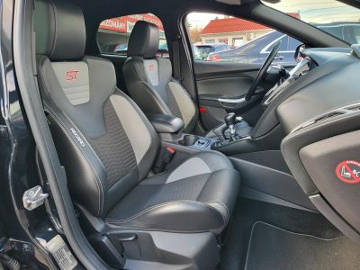 FORD FOCUS 2.0 Ecoboost ST3 250le! megkímélt! xenon. ülésfűtés. tempomat. digitklíma