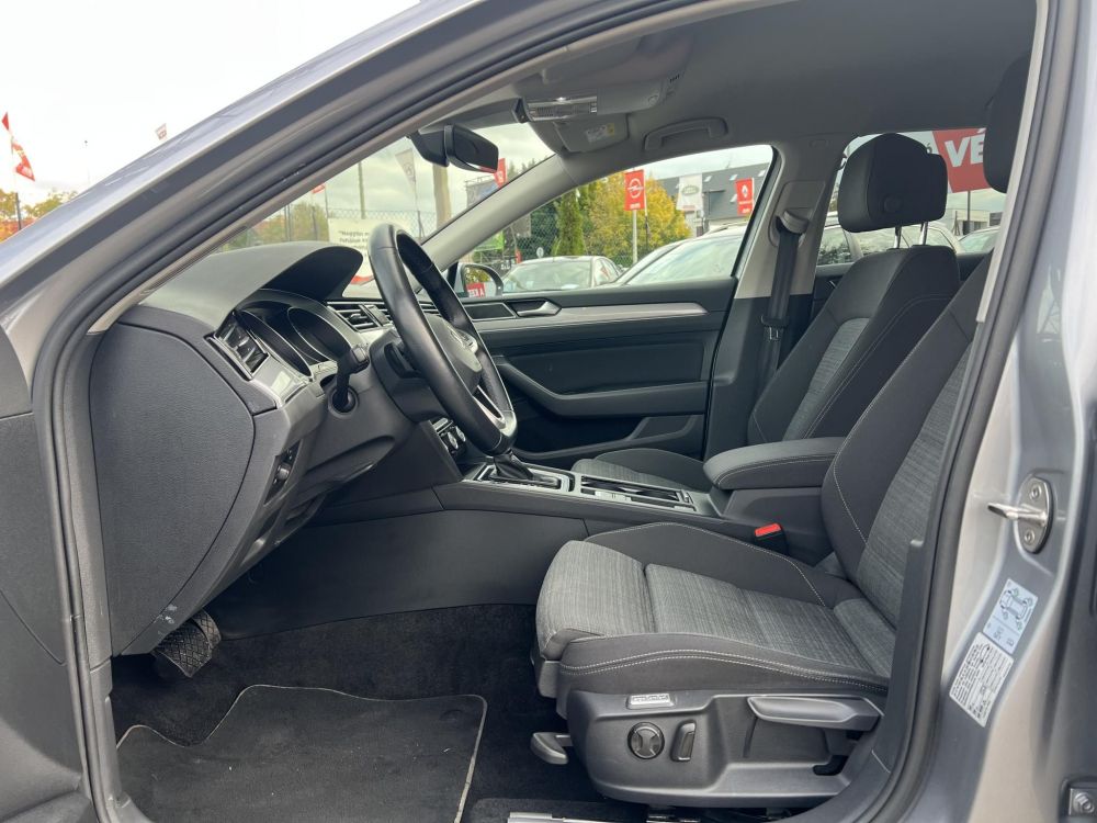 VOLKSWAGEN PASSAT VIII Variant 1.5 TSI ACT Business DSG 109e km. LED Távtartó Kamera Navi Ülésfűtés Bluetooth Téli-nyári kerék!