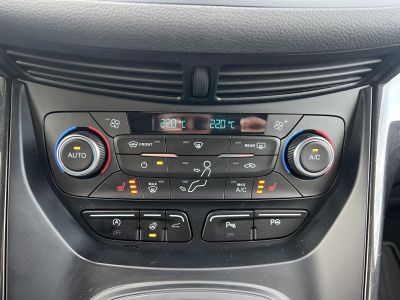 FORD KUGA 1.5 EcoBoost Titanium (Automata) 91e km. M.o.-i. 1.tul. Márkaszervizelt. Téli nyári gumik. Magasan felszerelt!