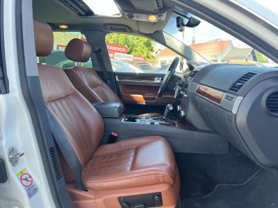 VOLKSWAGEN TOUAREG 3.0 V6 TDI Tiptronic ic Magyarországi. 3.5T vonóhorog. napfénytető. barna bőr. szervizelt!