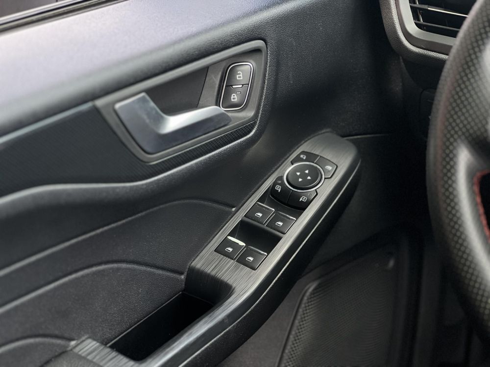 FORD KUGA 2.5 FHEV ST-Line X CVT 42e km. újszerű állapot