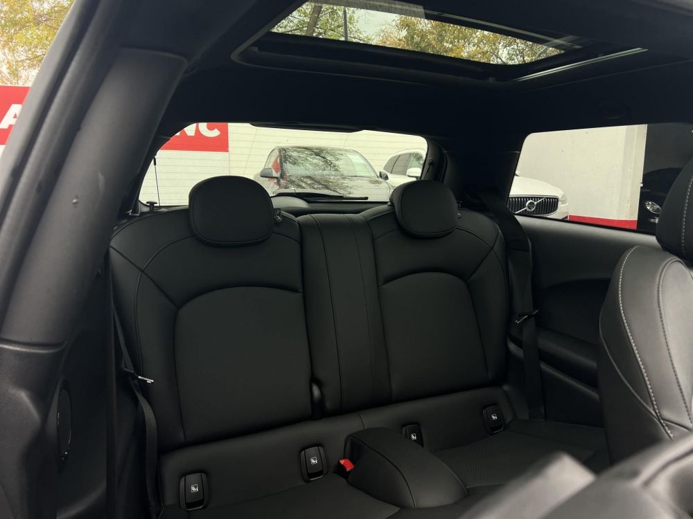 MINI MINI 1.5 Cooper DKG 31e km. panoráma tető. CarPlay