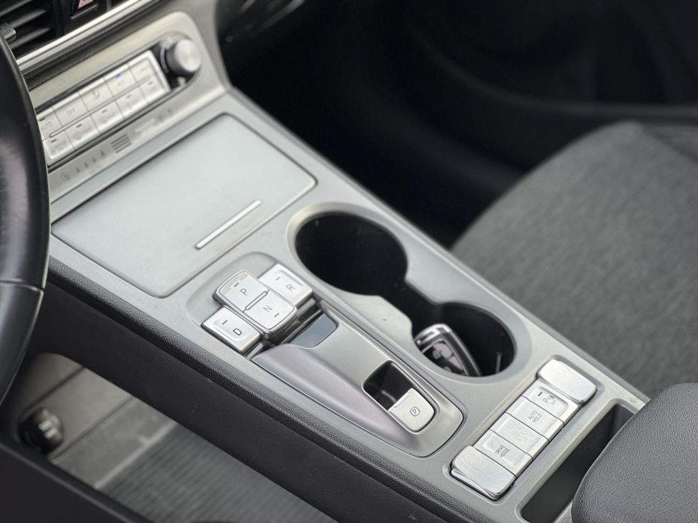 HYUNDAI KONA EV 64kWh Style HUD. parkolóasszisztens. sávtartó. CarPlay. 400km hatótáv!