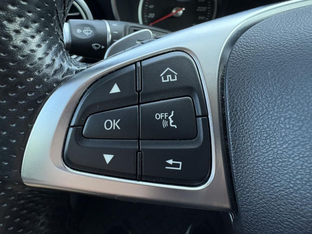 MERCEDES-BENZ GLC 220 d 4Matic 9G-TRONIC AMG csomag. LED Távtartó Head-Up Navi 360 kamera Bluetooth Megkímélt!