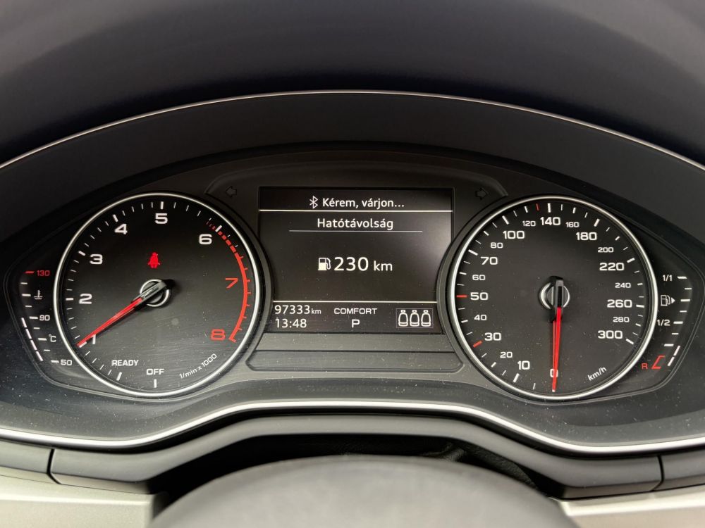AUDI A4 Avant 40 TFSI S line S-tronic 97e km. Magyarországi Panorámatető Bluetooth Megkímélt!