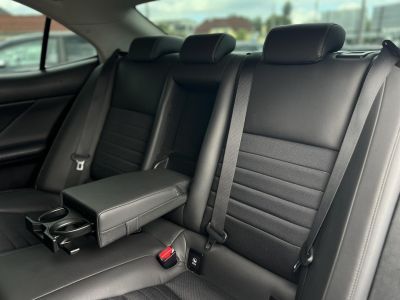 LEXUS IS 300h Comfort Leather&Navigation (Automata) Hybrid garancia Márkaszervizelt! Gyári fényezés. Téli-nyári gumi garnitúra!