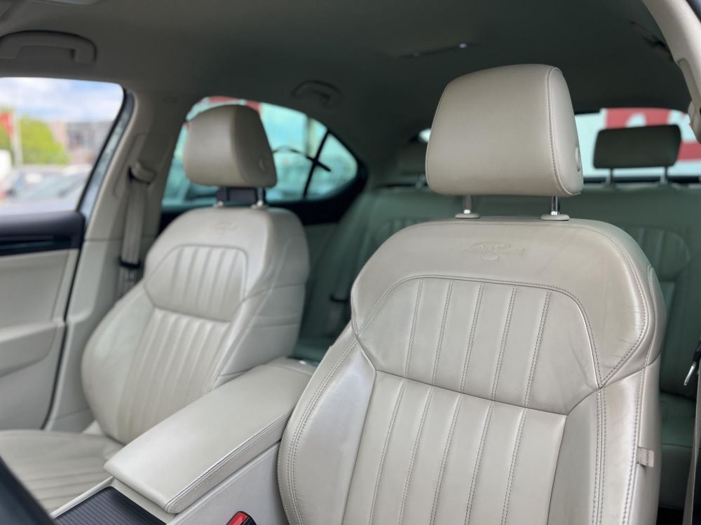 SKODA SUPERB 2.0 TDI SCR L&K DSG Vaj bőrbelső. tolatókamera. adaptív futómű. teljes szerviztörténet!