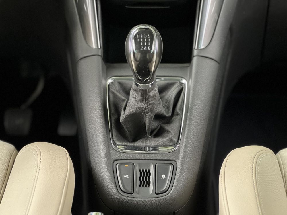 OPEL ZAFIRA 1.4 T Edition (7 személyes ) Végig vezetett szervizkönyv. téli-nyári gumi garnitúra. vaj belső!
