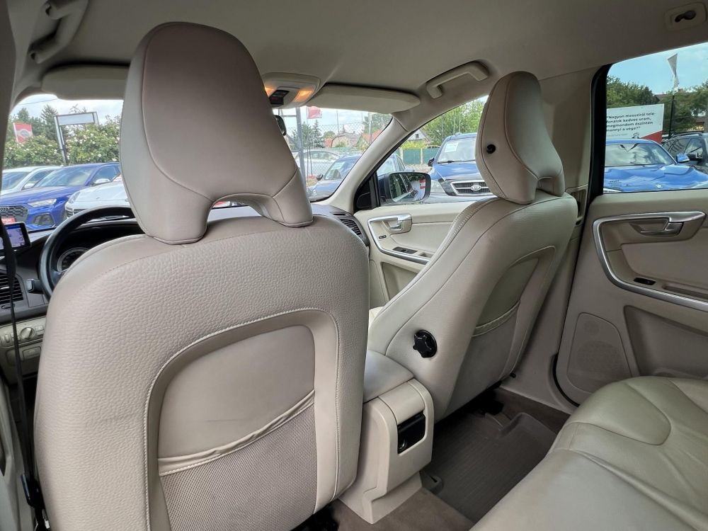 VOLVO XC60 2.4 D [D3] Kinetic Geartronic Klíma Tempomat világos bőr belső! LEGJOBB ÁRON!