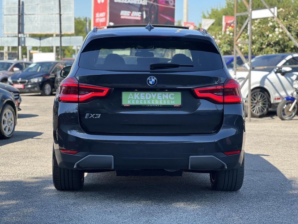 BMW IX3 Impressive sérülésmentes. dokumentált előélet. harman/kardon. panoráma. memória. HUD