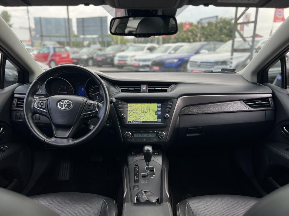 TOYOTA AVENSIS Touring Sports 2.0 Executive CVT Magyarországi. Magasan felszerelt. Rendszeresen karbantartott!