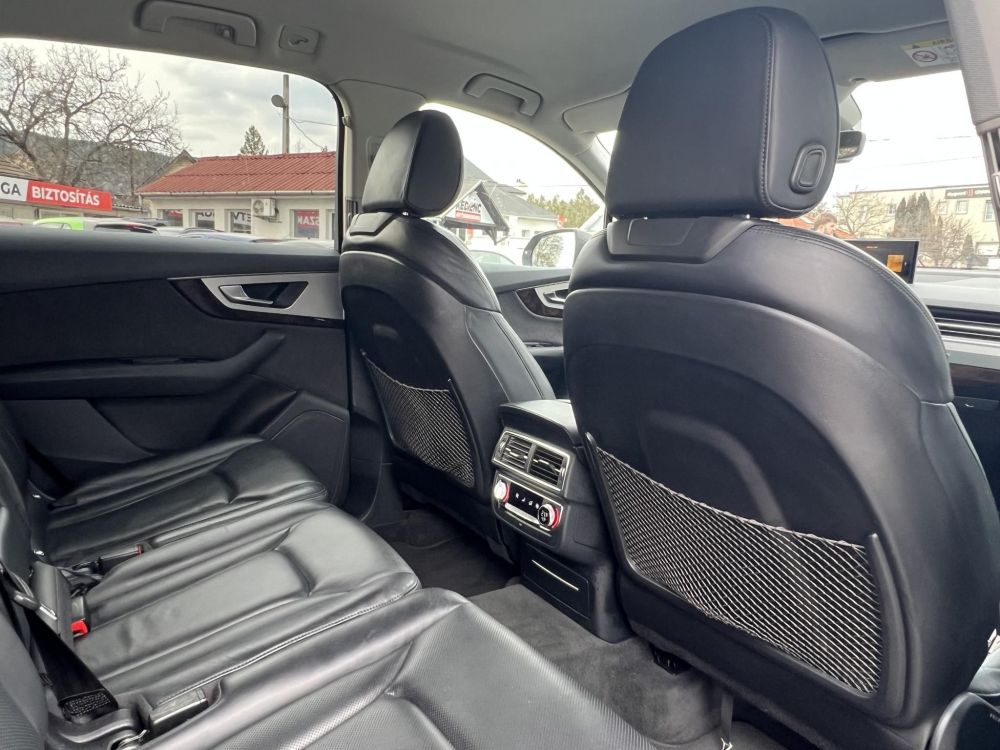 AUDI Q7 3.0 V6 TDI quattro Tiptronic ic M.o.i. 1.tul. rendszeresen karbantartott. vezérlés cserélve!