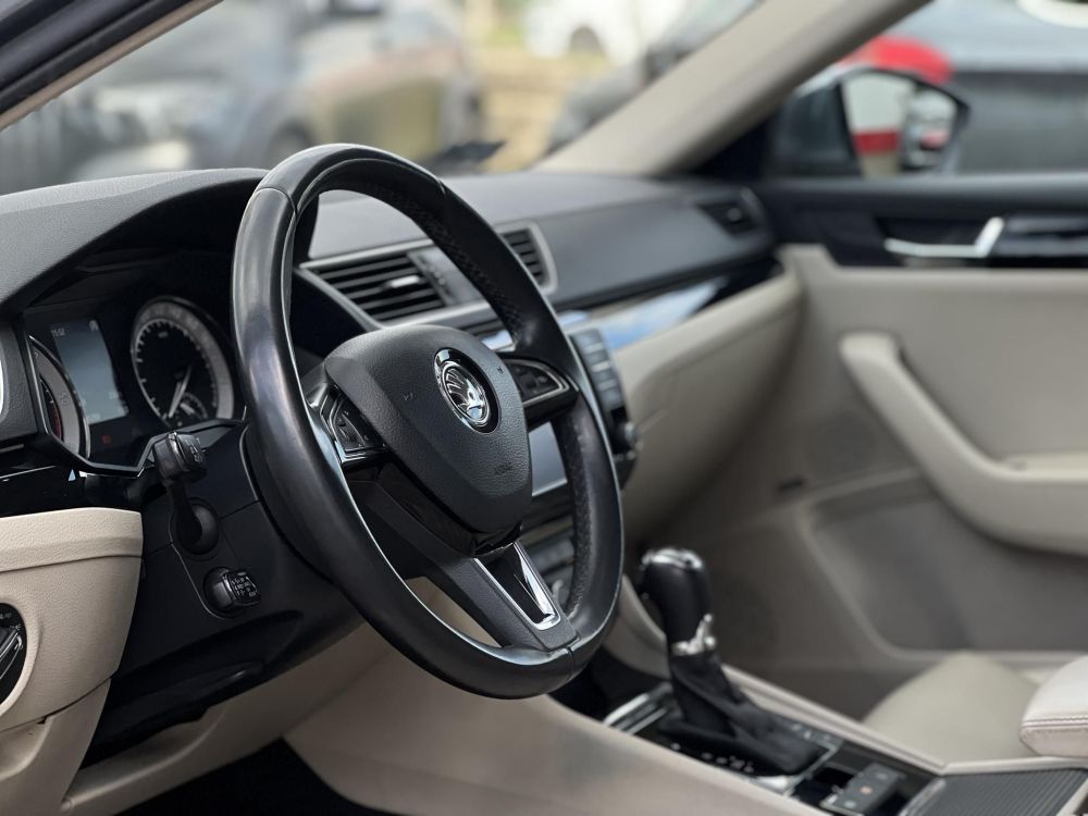 SKODA SUPERB 2.0 TDI SCR L&K DSG Vaj bőrbelső. tolatókamera. adaptív futómű. teljes szerviztörténet!