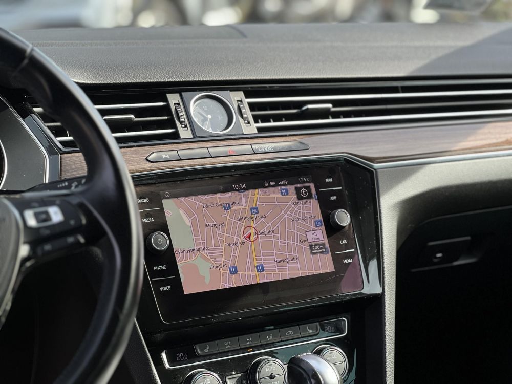 VOLKSWAGEN PASSAT VIII Variant 2.0 TDI BMT Comfortline DSG M.o.-i. LED. CARPLAY. rendszeresen karbantartott!