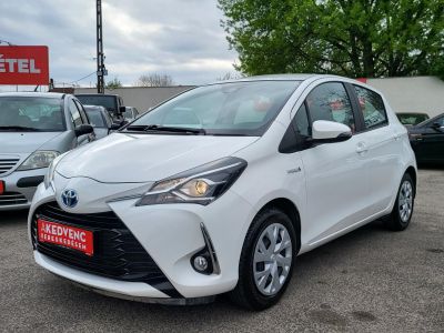TOYOTA YARIS 1.5 Hybrid Comfort Style e-CVT 121e km. Digitklíma Kamera Bluetooth Sávváltó