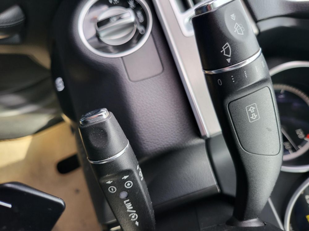 MERCEDES-BENZ E-OSZTÁLY E 200 Avantgarde (Automata) Napfénytető Ülésfűtés F1 váltó Bőr belső Ex taxi A LEGJOBB ÁRON!