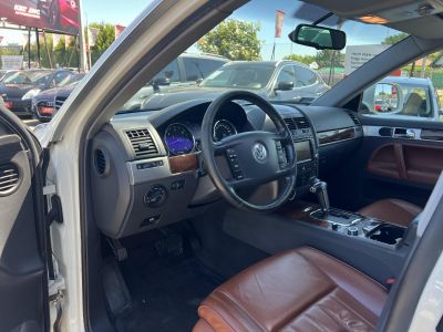 VOLKSWAGEN TOUAREG 3.0 V6 TDI Tiptronic ic Magyarországi. 3.5T vonóhorog. napfénytető. barna bőr. szervizelt!