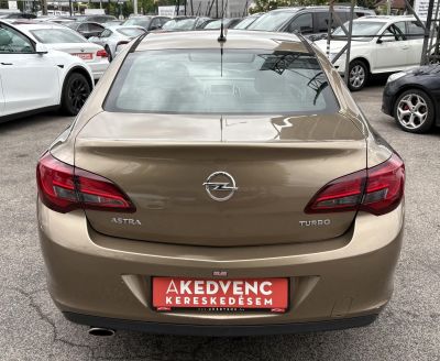 OPEL ASTRA J 1.4 T Selection M.o.-i. Klíma Tempomat Bluetooth