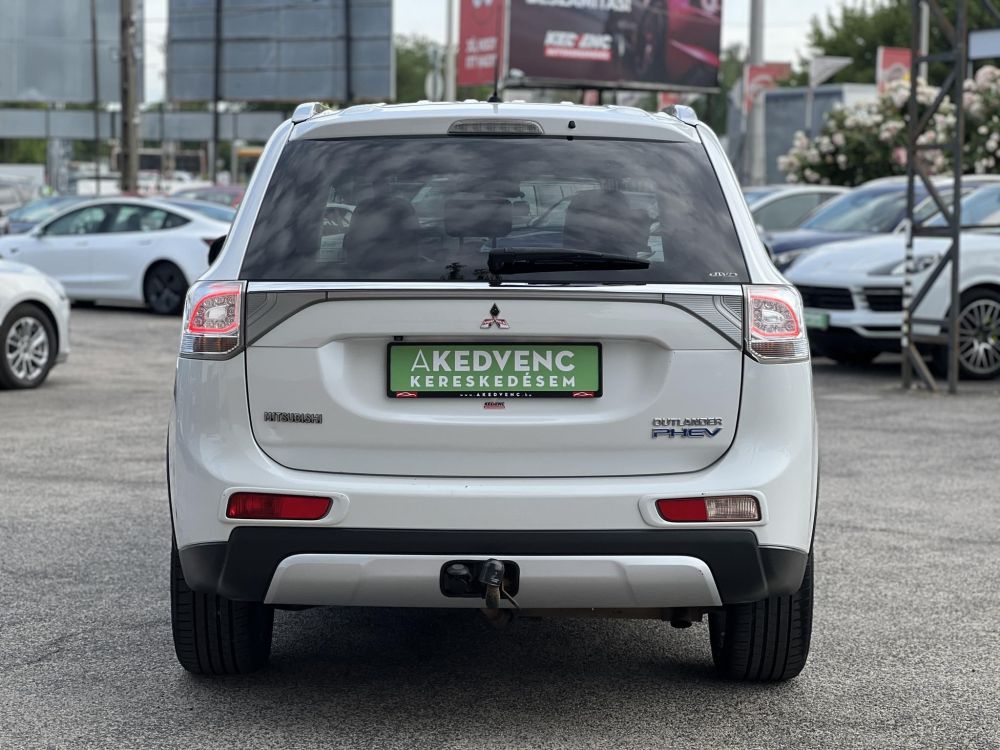 MITSUBISHI OUTLANDER 2.0 MIVEC Instyle Navi 4WD CVT