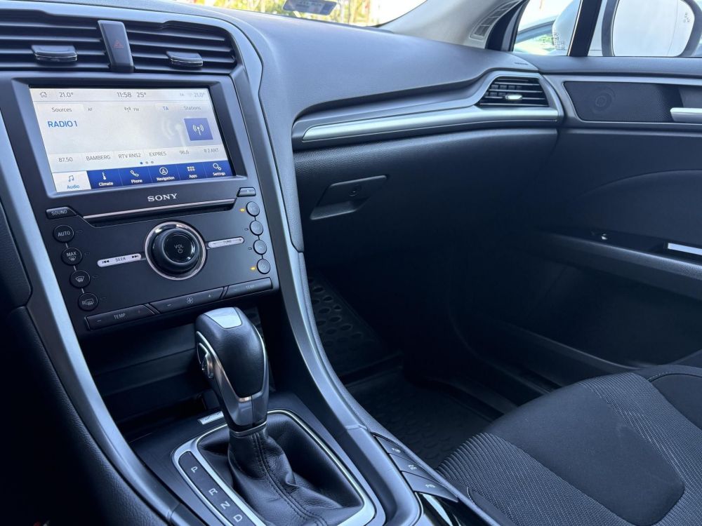 FORD MONDEO 2.0 HEV Titanium (Automata) Rendszeresen karbantartott Garanciális váltó!