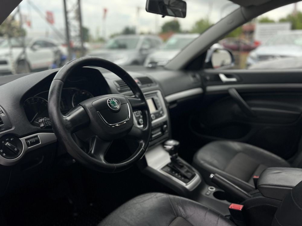 SKODA OCTAVIA Combi 2.0 TDI Ambiente DSG Tempomat Ülésfűtés Bluetooth Navigáció!