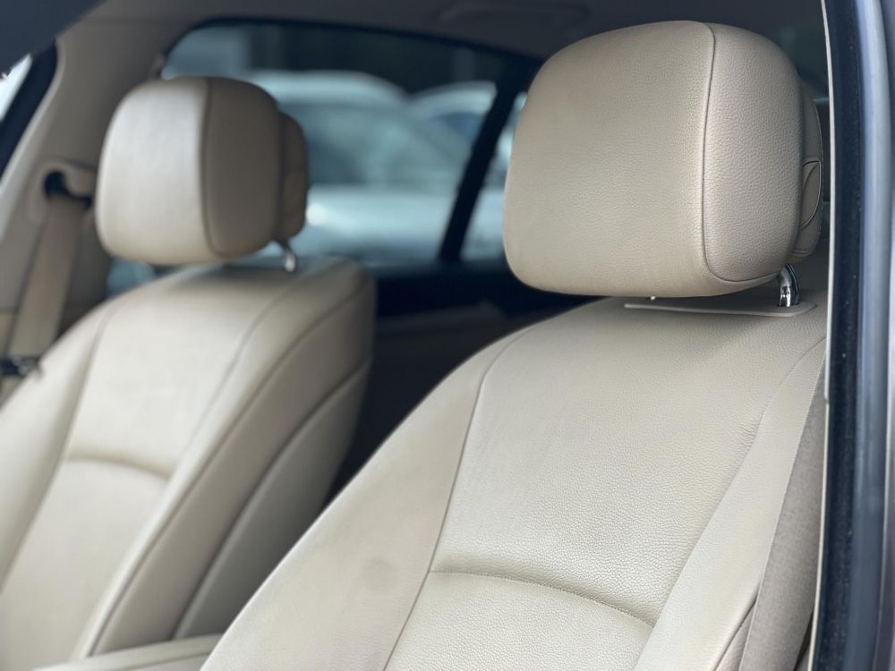 BMW 520d (Automata) Napfénytető. vaj bőrbelső. memória. HUD. kamera. 2 gyári kulcs!
