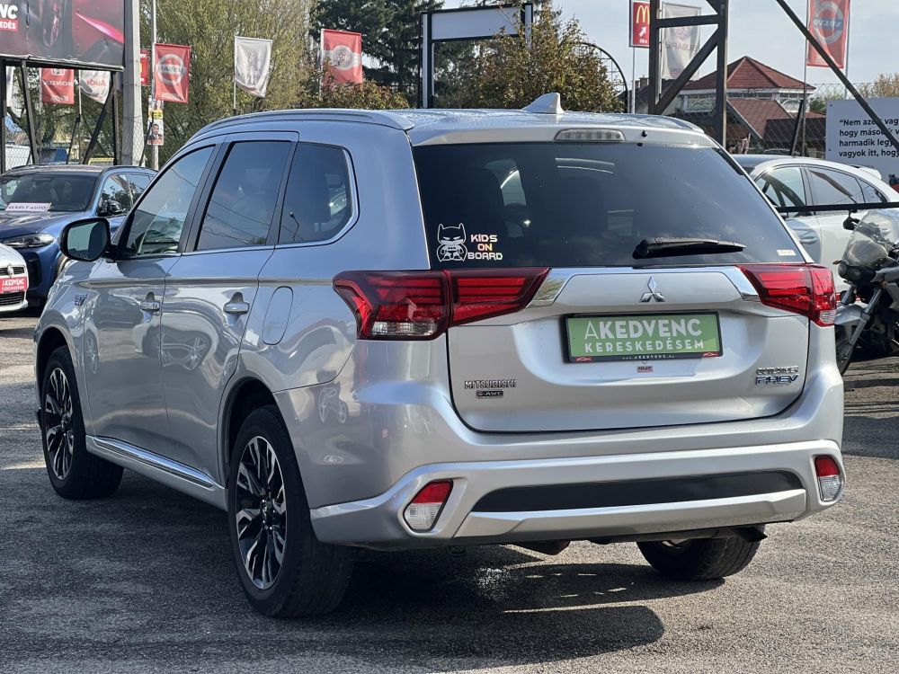 MITSUBISHI OUTLANDER 2.0 PHEV Intense Plus 4WD CVT 114e km